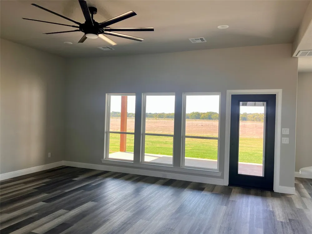 1404 Dixie Estates Way Whitesboro, TX 76273