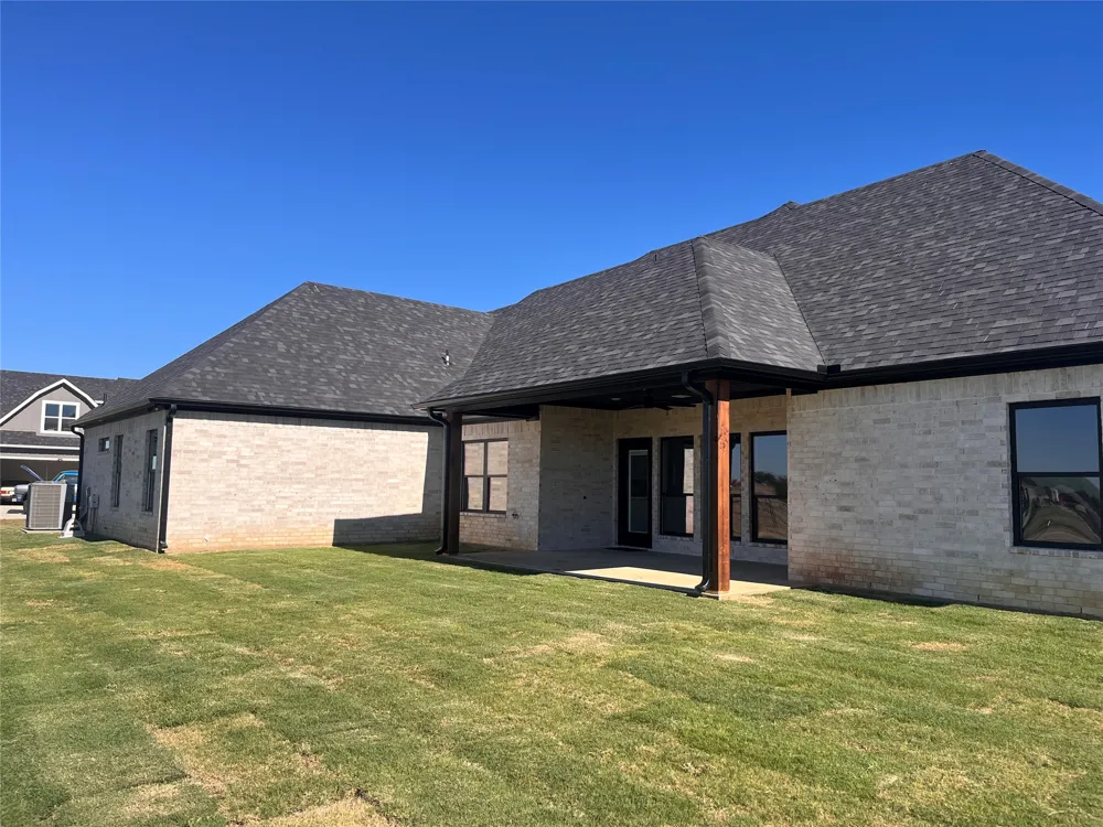 1404 Dixie Estates Way Whitesboro, TX 76273