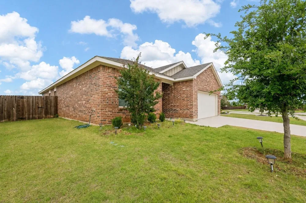 8 Glen Crossings Road Edgecliff Village, TX 76134