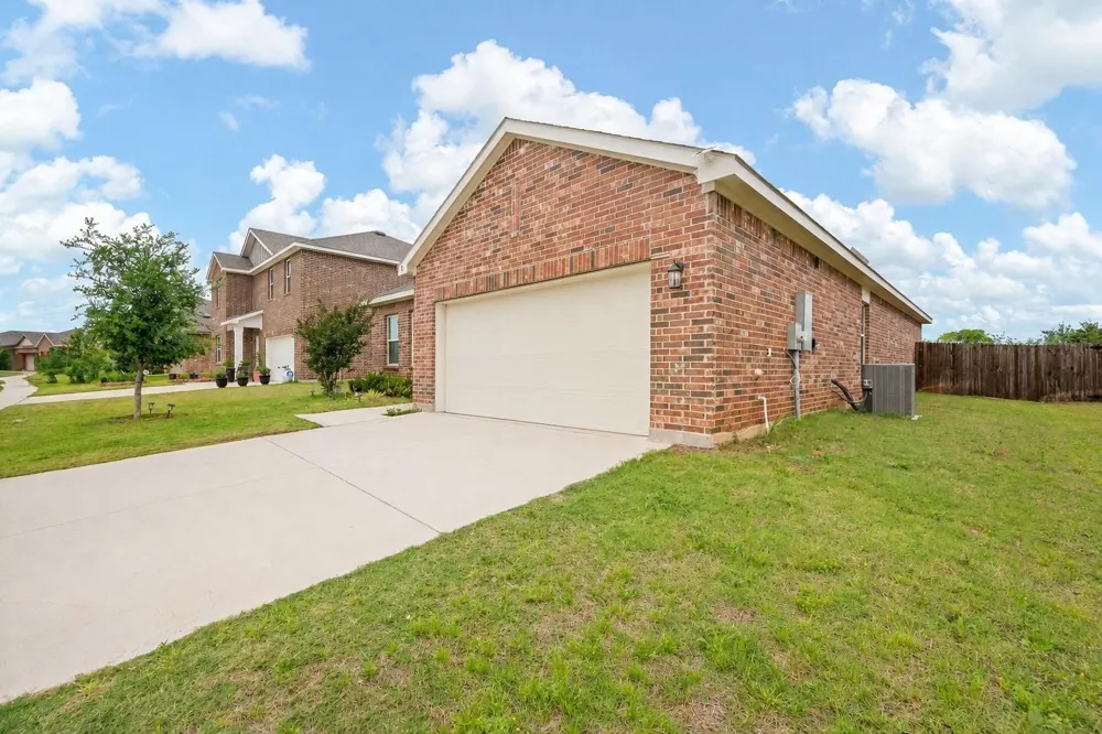 8 Glen Crossings Road Edgecliff Village, TX 76134