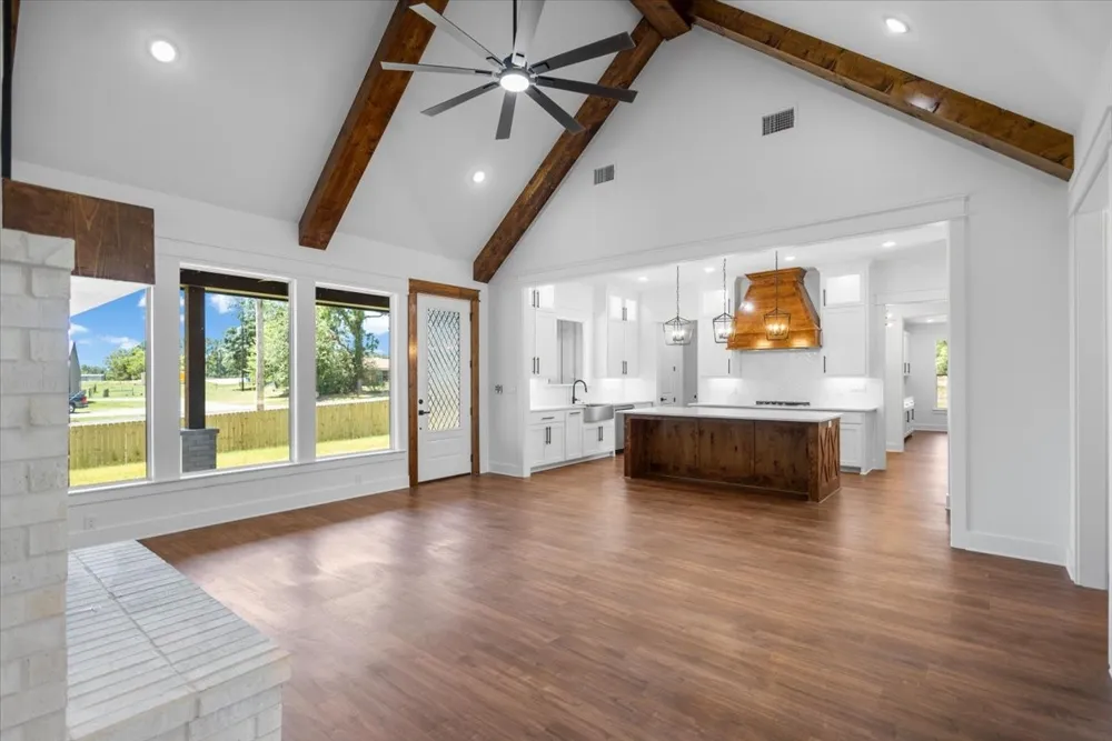 17402 Woodcrest Circle Lindale, TX 75771