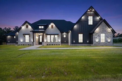 17402 Woodcrest Circle
