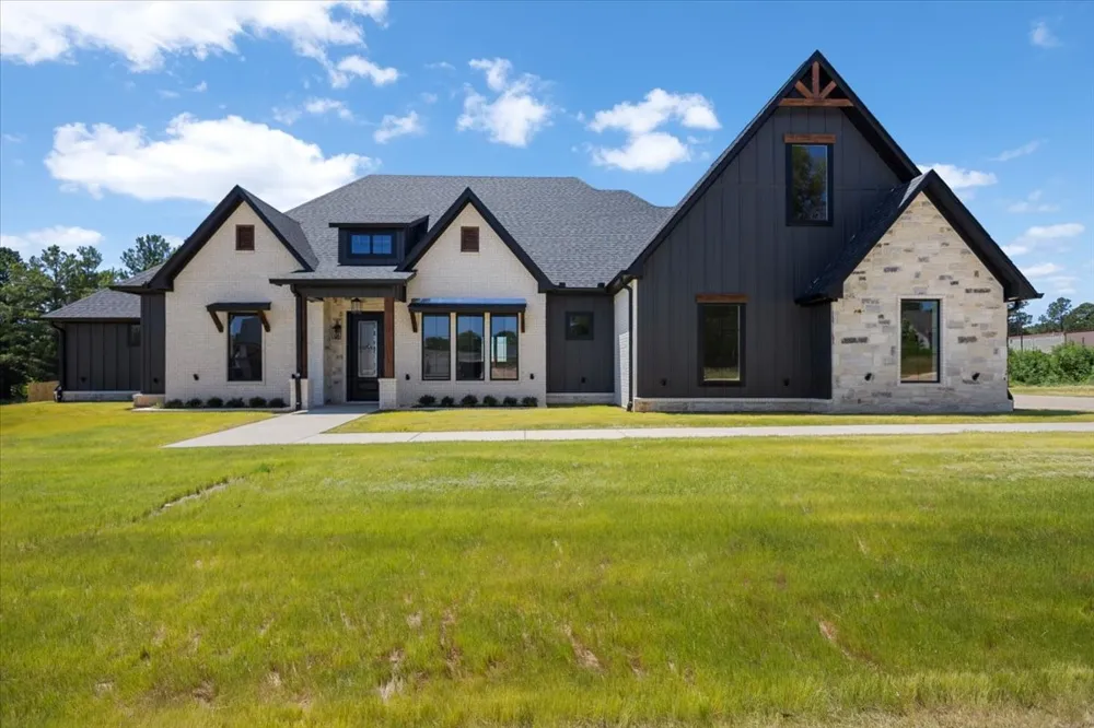 17402 Woodcrest Circle Lindale, TX 75771