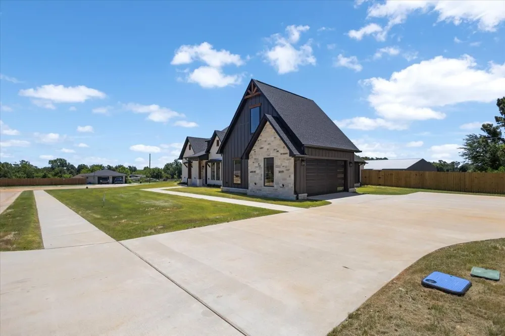 17402 Woodcrest Circle Lindale, TX 75771