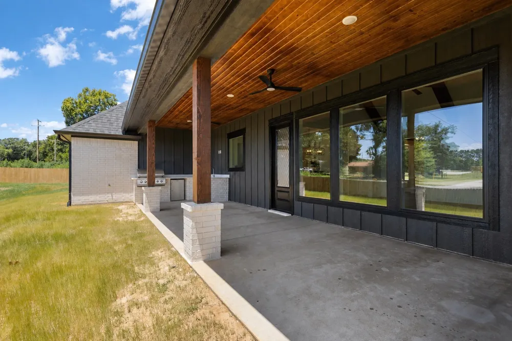 17402 Woodcrest Circle Lindale, TX 75771