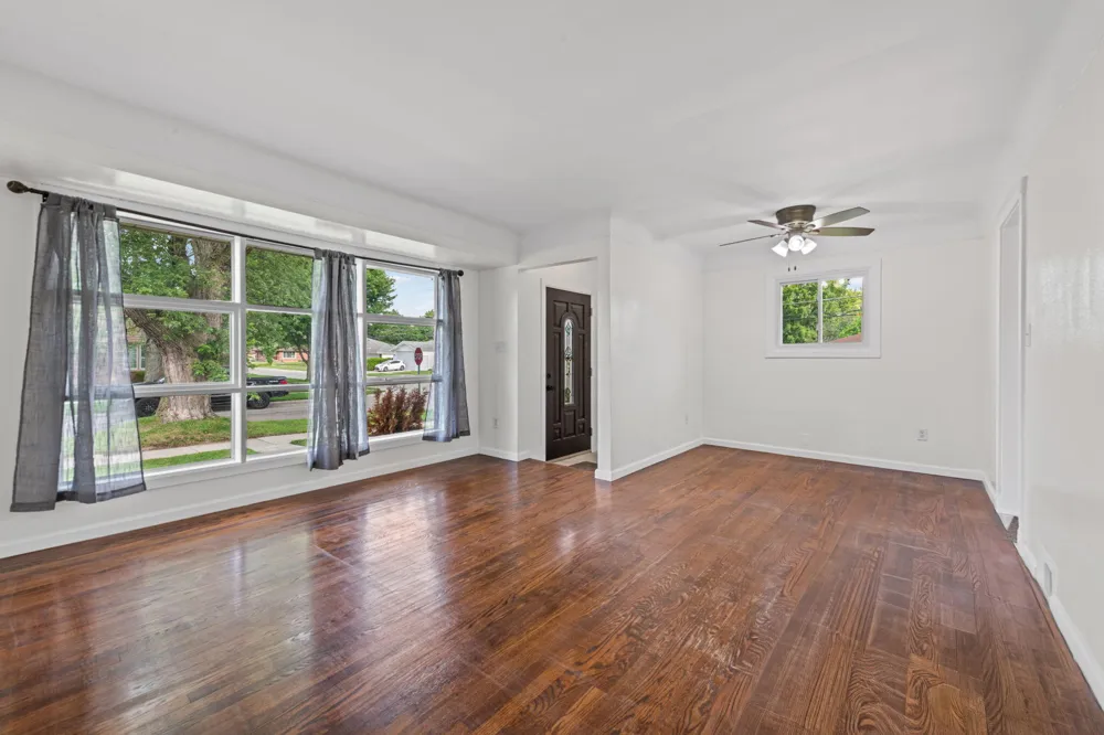 8417 Colonial Street Dearborn Heights, MI 48127
