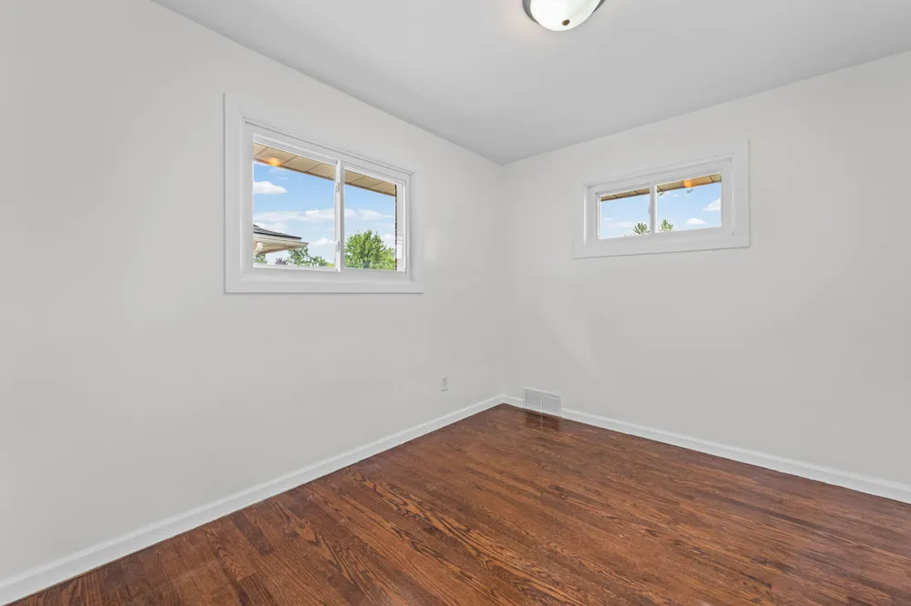 8417 Colonial Street Dearborn Heights, MI 48127