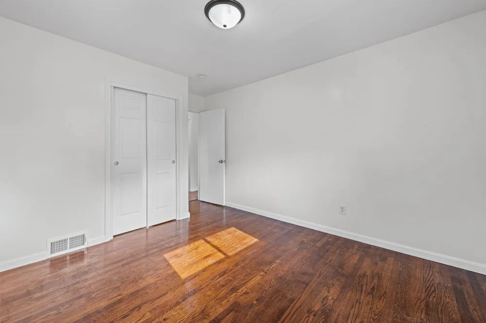 8417 Colonial Street Dearborn Heights, MI 48127