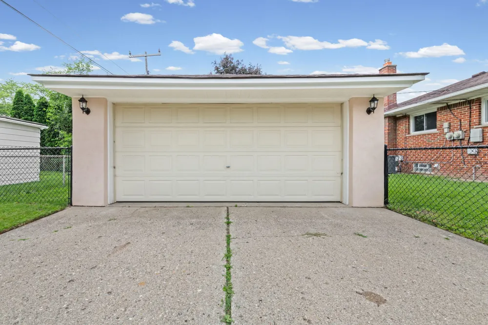 8417 Colonial Street Dearborn Heights, MI 48127