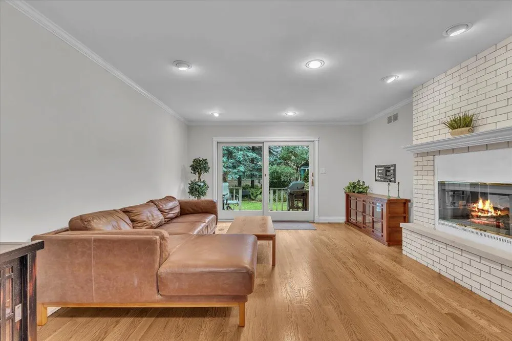 1004 Muirfield Court Schererville, IN 46375