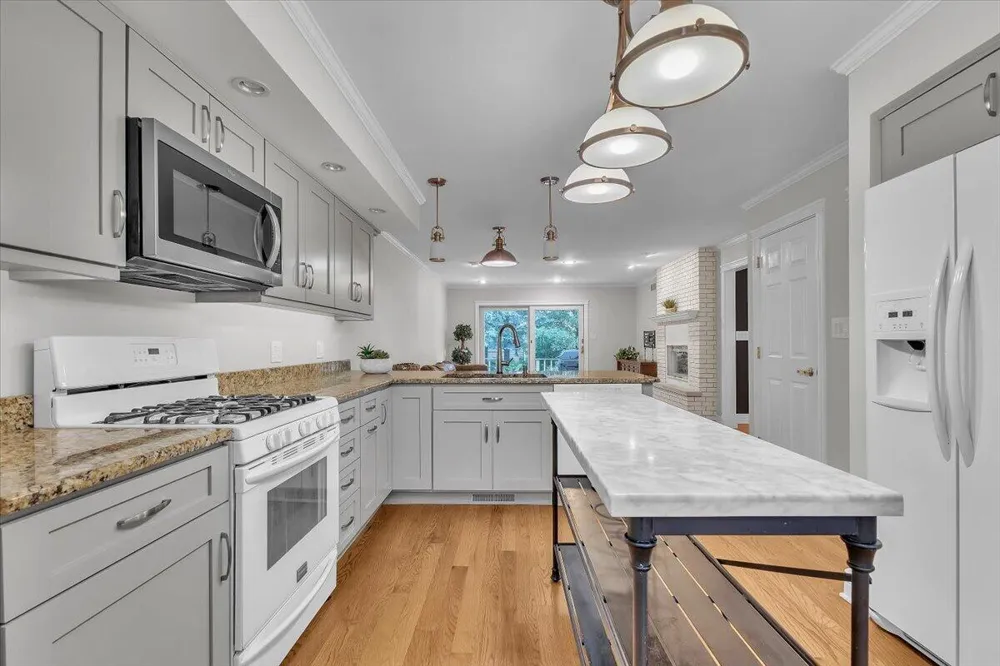 1004 Muirfield Court Schererville, IN 46375
