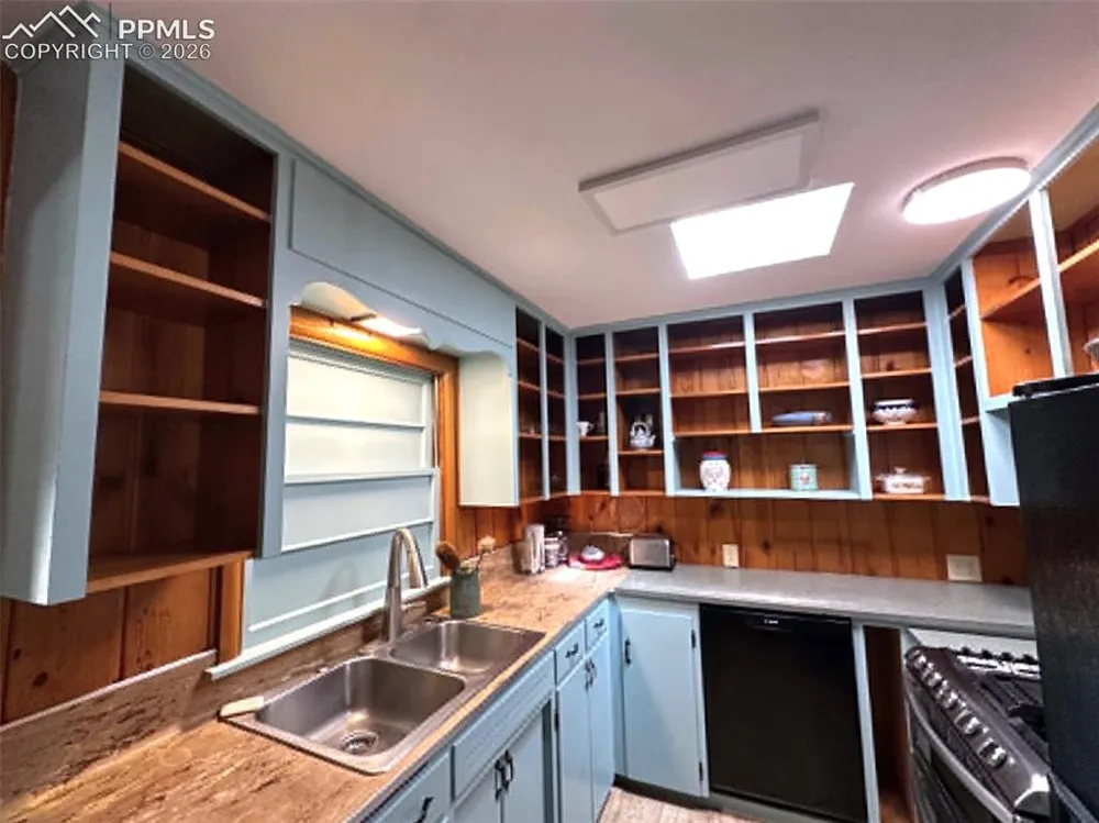 1102 Iowa Avenue Colorado Springs, CO 80909