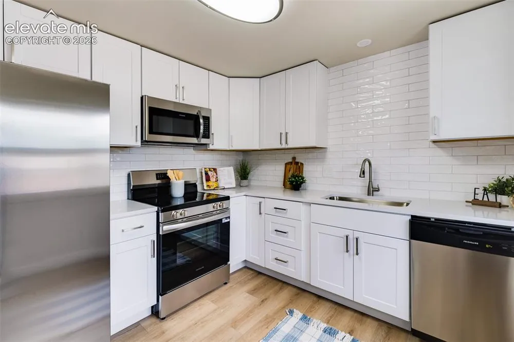 2518 Meadowlark Lane Colorado Springs, CO 80909