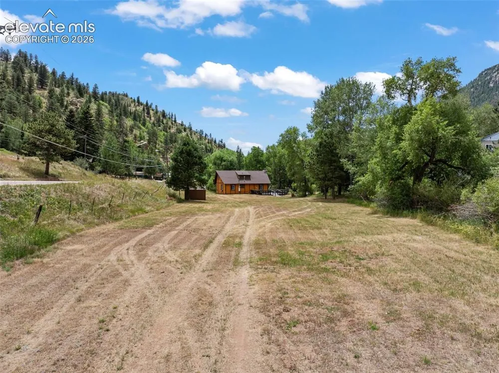 10311 El Paso Avenue Green Mountain Falls, CO 80819