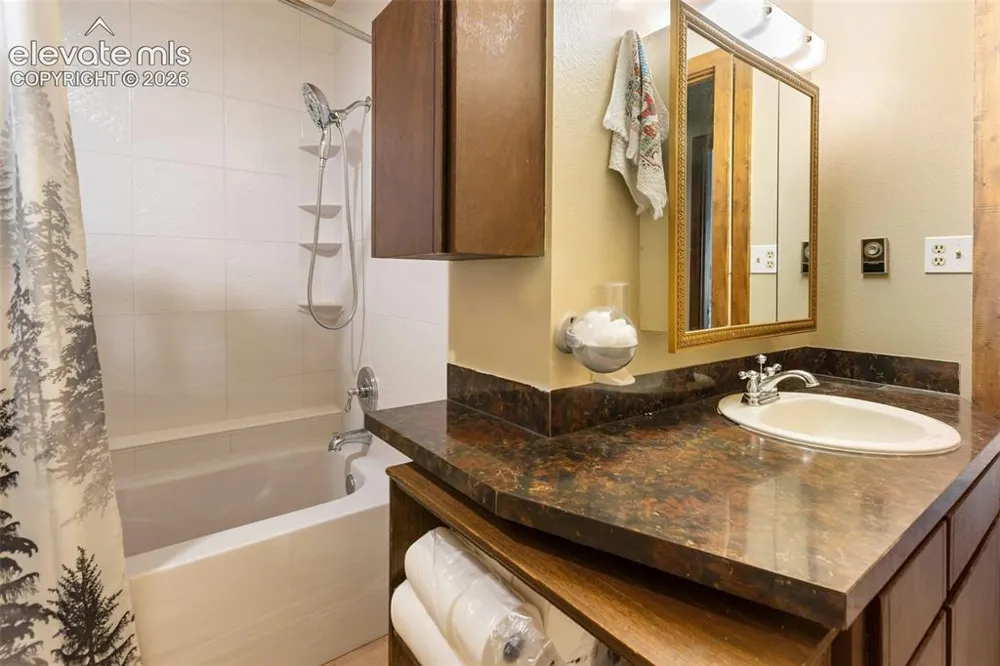 10311 El Paso Avenue Green Mountain Falls, CO 80819