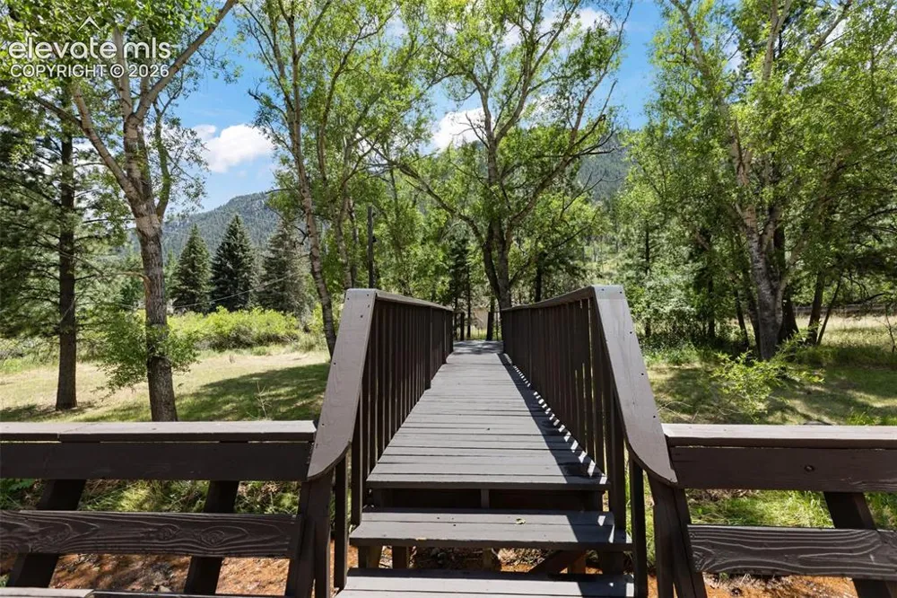 10311 El Paso Avenue Green Mountain Falls, CO 80819