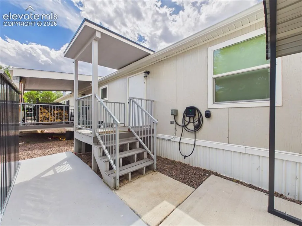 1047 S Saddlerock Drive Pueblo West, CO 81007