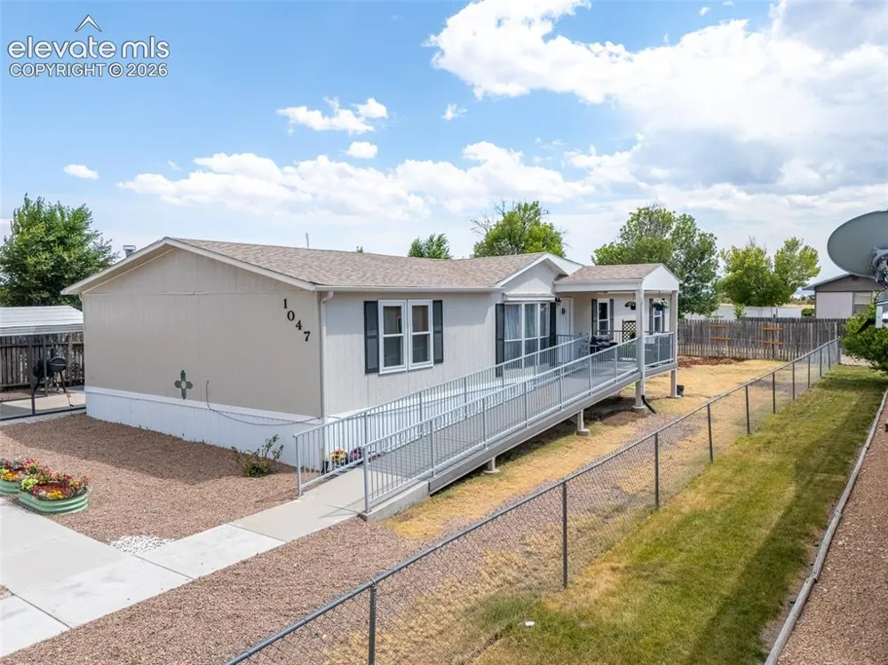1047 S Saddlerock Drive Pueblo West, CO 81007