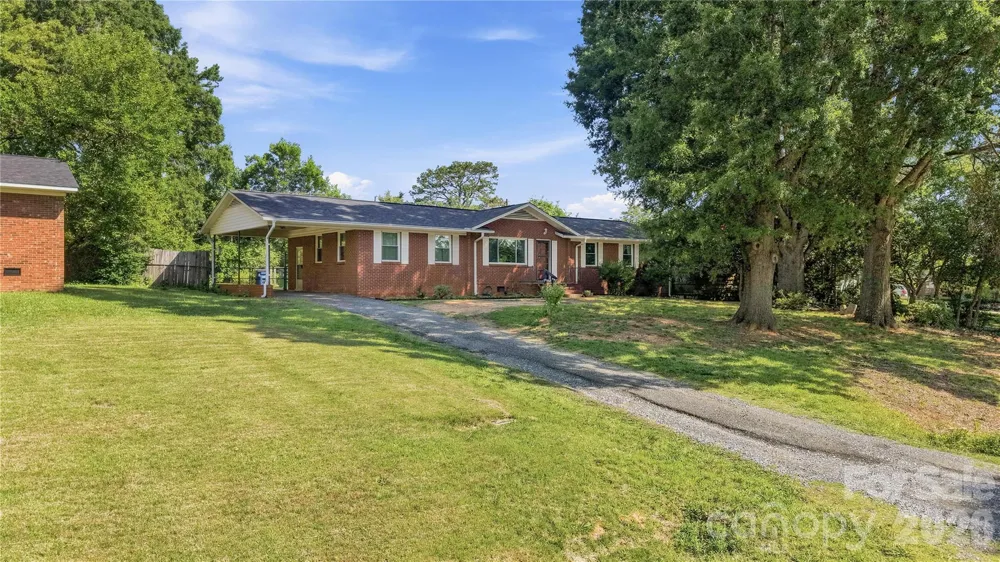 323 Meadowbrook Drive Matthews, NC 28104
