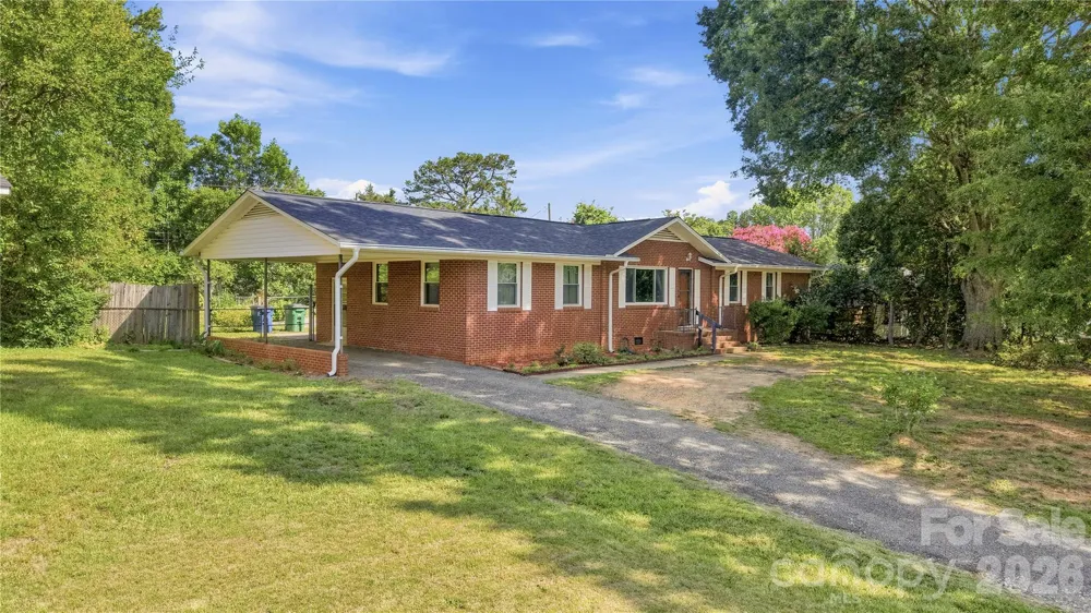 323 Meadowbrook Drive Matthews, NC 28104