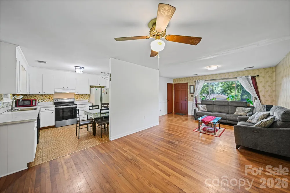 323 Meadowbrook Drive Matthews, NC 28104