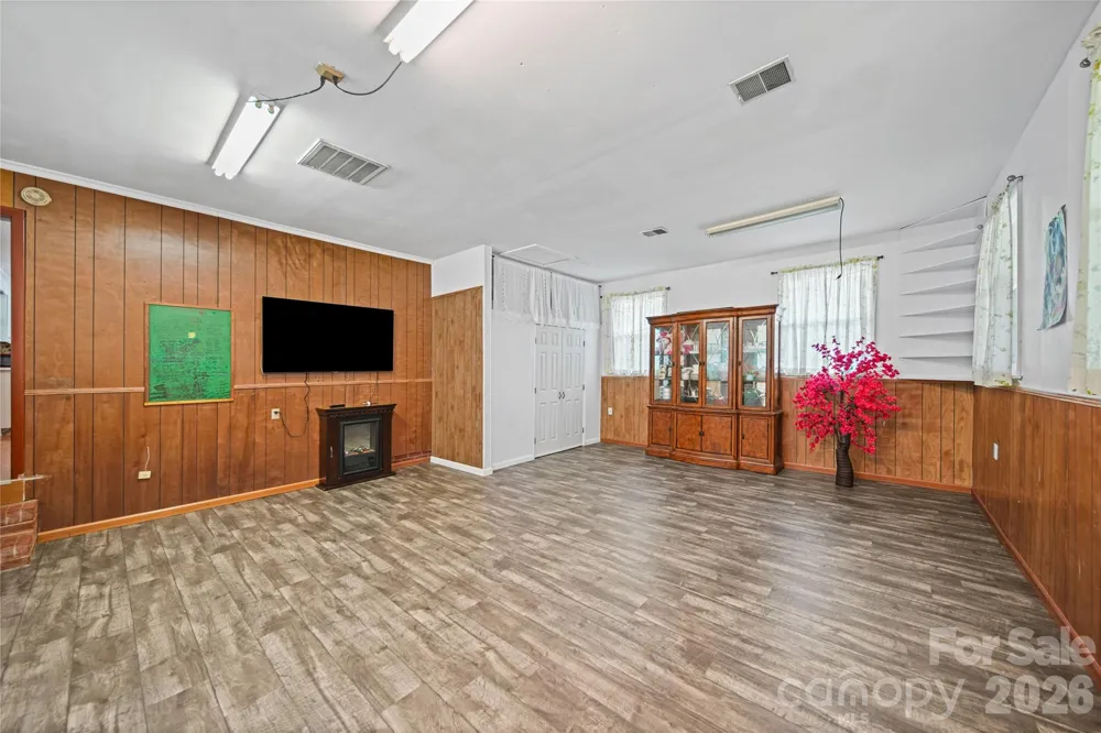 323 Meadowbrook Drive Matthews, NC 28104