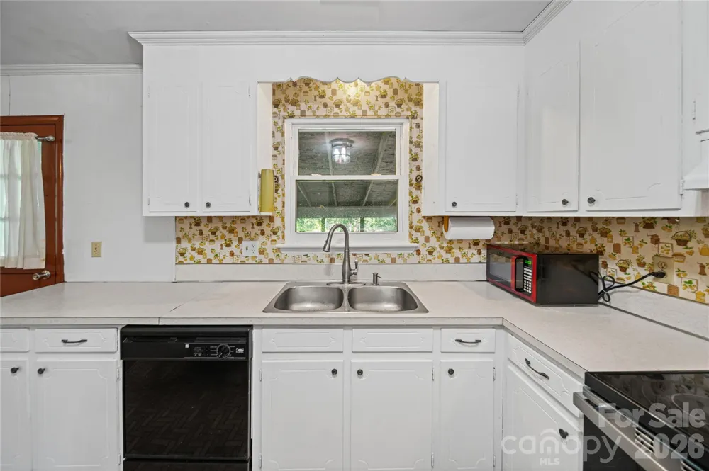 323 Meadowbrook Drive Matthews, NC 28104