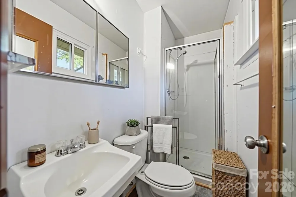 323 Meadowbrook Drive Matthews, NC 28104