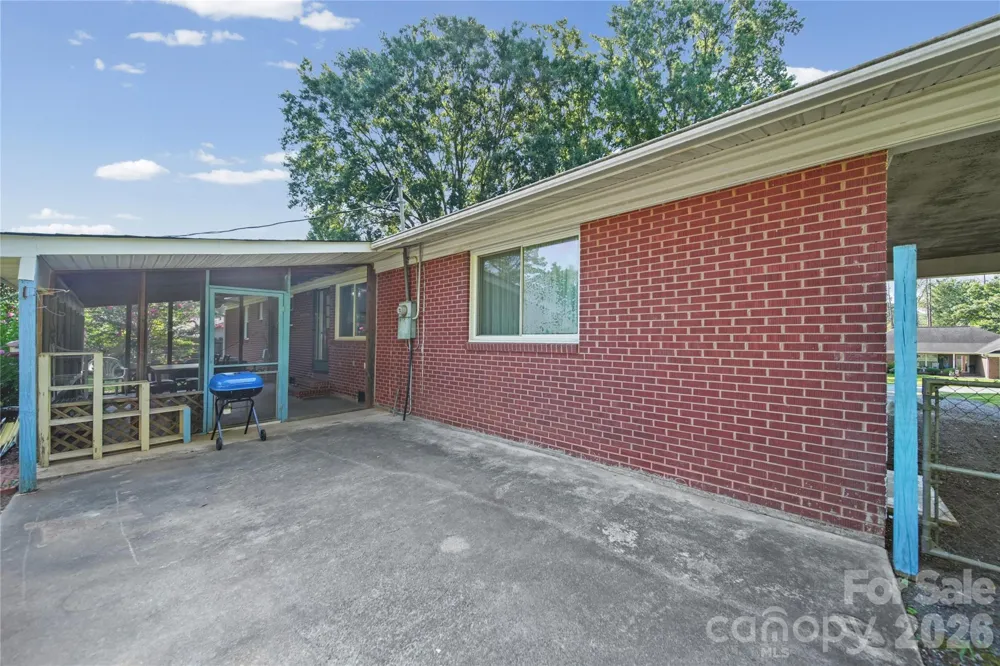 323 Meadowbrook Drive Matthews, NC 28104