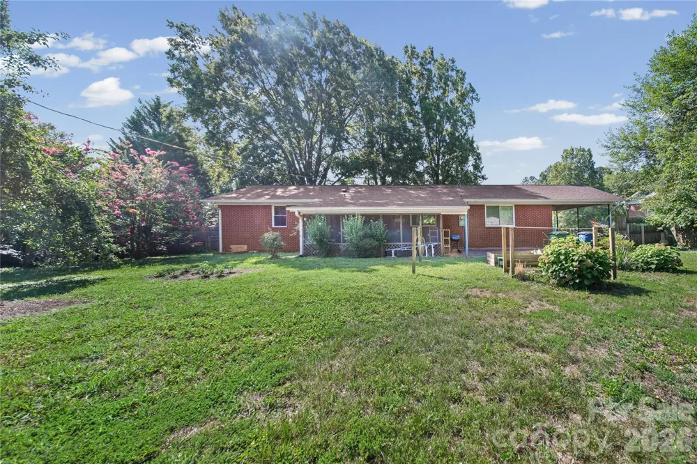 323 Meadowbrook Drive Matthews, NC 28104