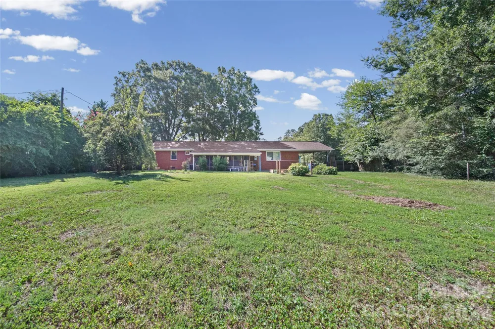 323 Meadowbrook Drive Matthews, NC 28104