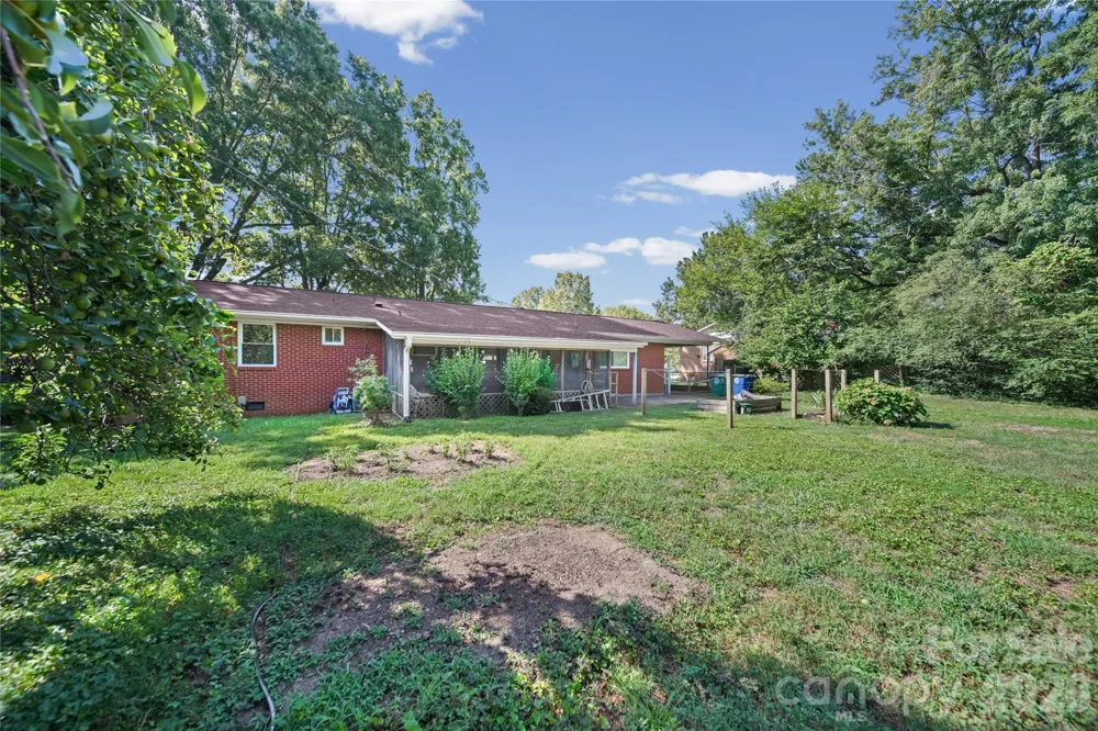 323 Meadowbrook Drive Matthews, NC 28104
