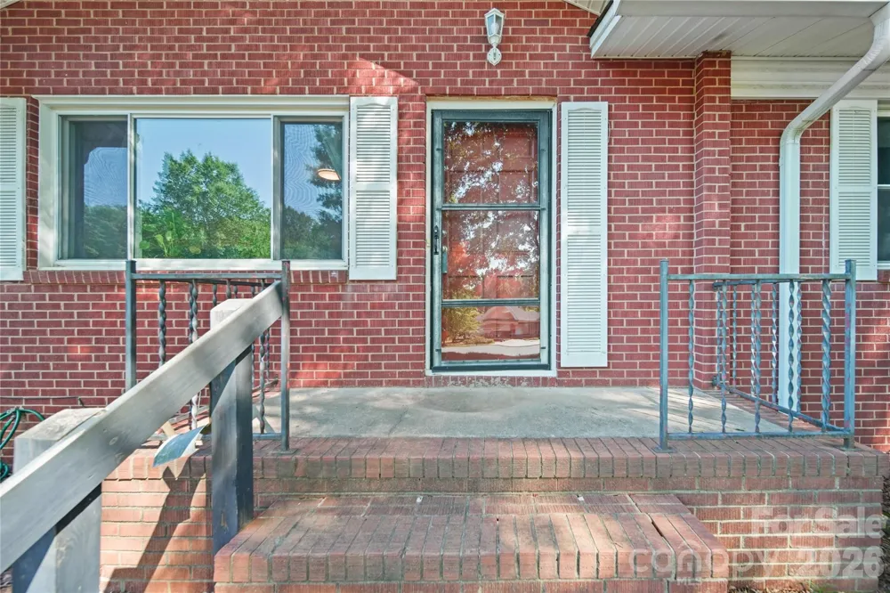 323 Meadowbrook Drive Matthews, NC 28104
