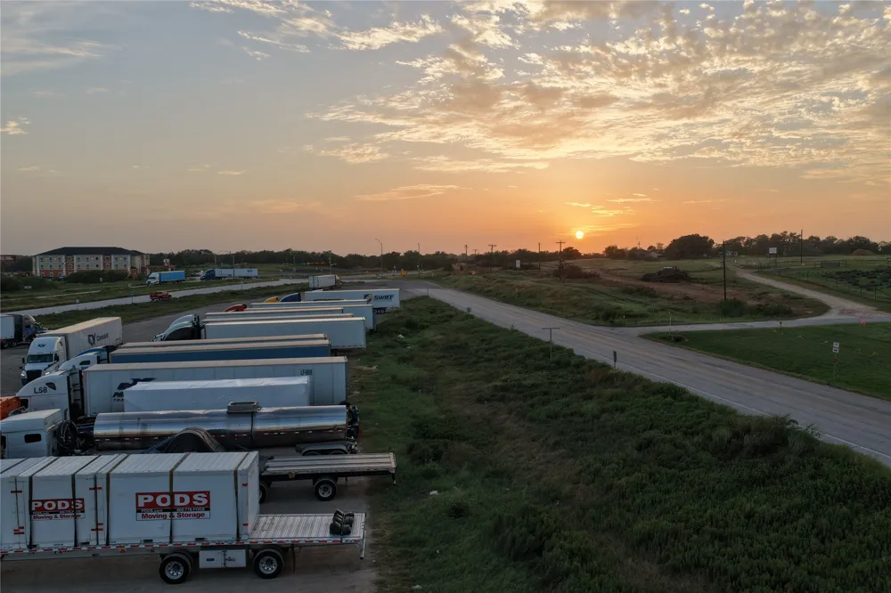 HWY 90 Luling, TX 78648