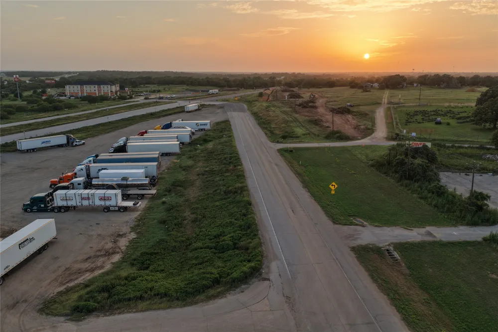 HWY 90 Luling, TX 78648