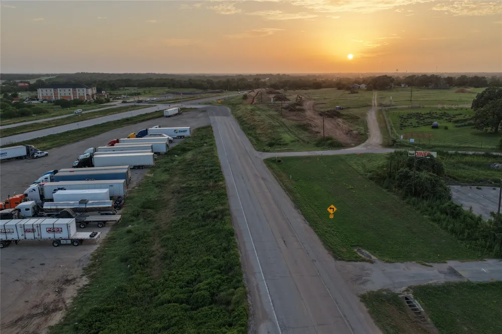 HWY 90 Luling, TX 78648