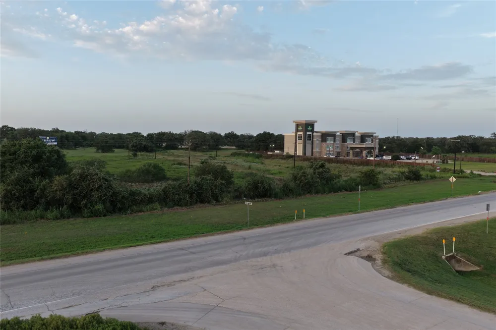 HWY 90 Luling, TX 78648