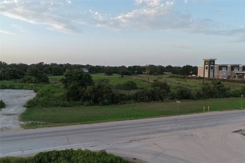 HWY 90 Luling, TX 78648