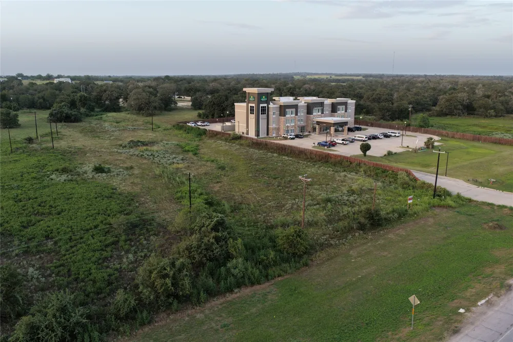 HWY 90 Luling, TX 78648