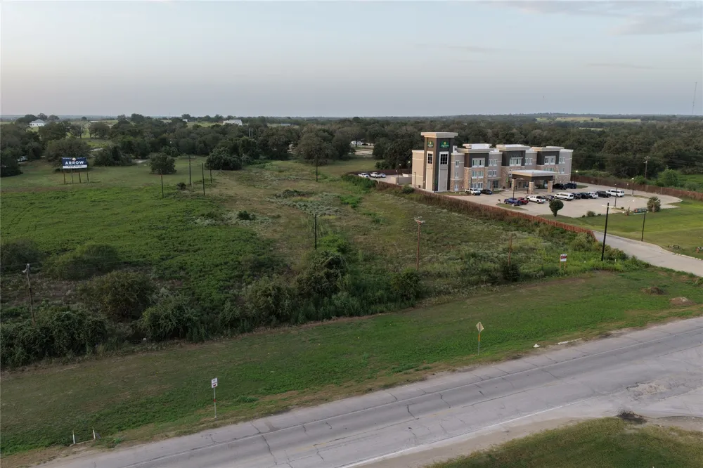 HWY 90 Luling, TX 78648
