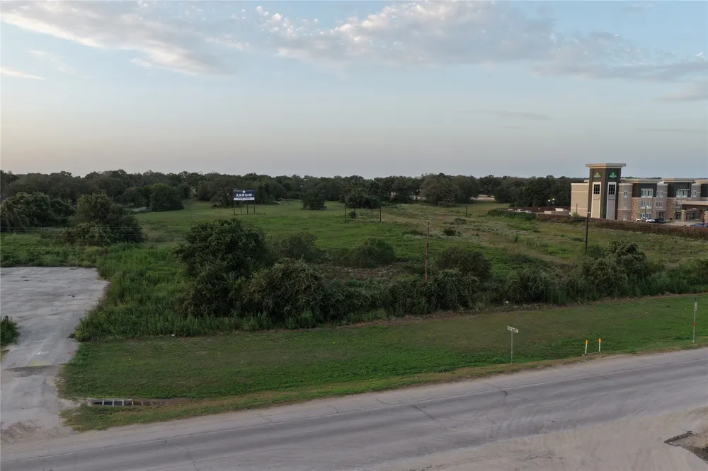 HWY 90 Luling, TX 78648