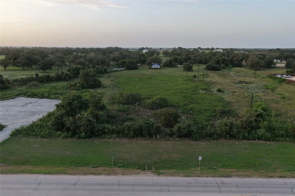 HWY 90 Luling, TX 78648