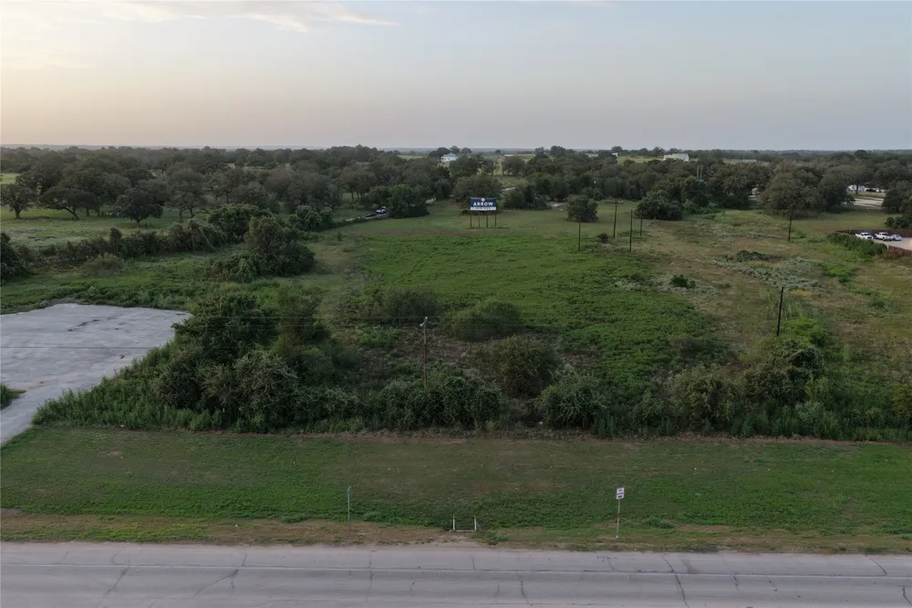 HWY 90 Luling, TX 78648