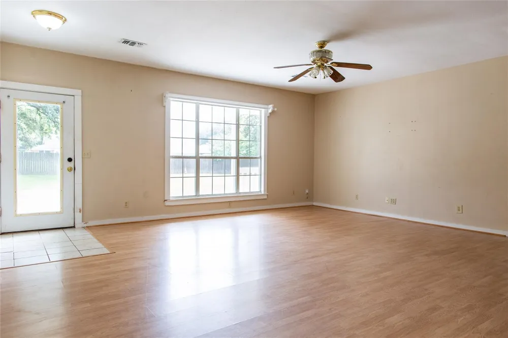 403 Leveridge East Bernard, TX 77435