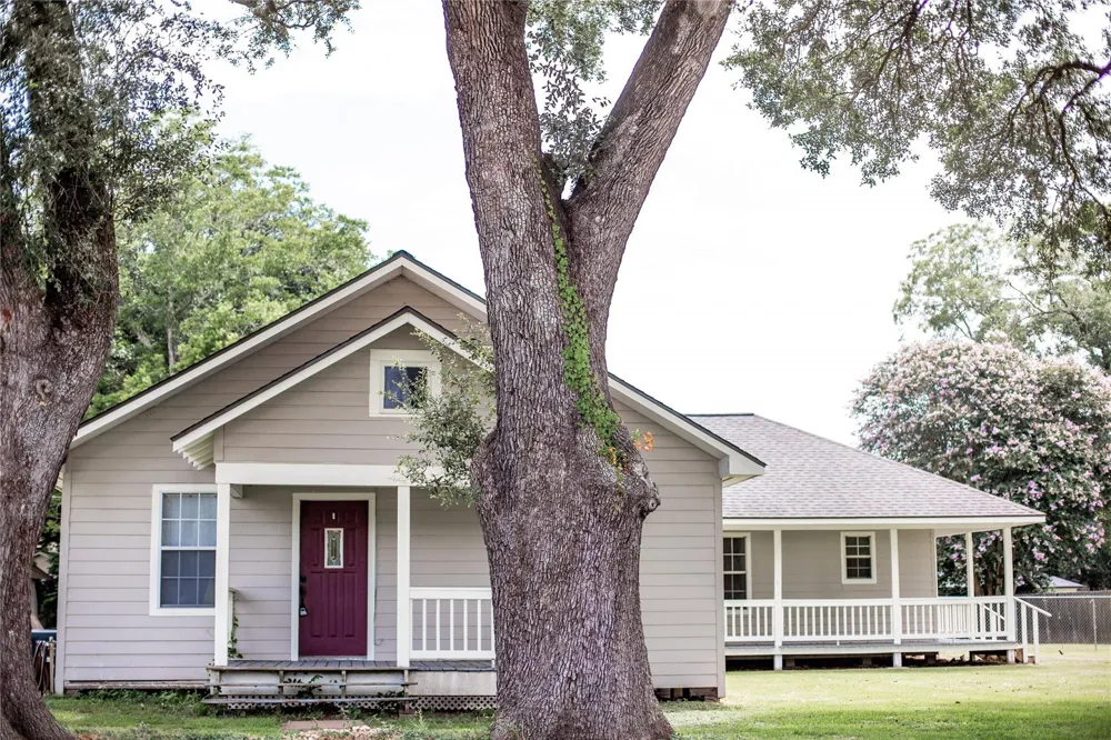 403 Leveridge East Bernard, TX 77435