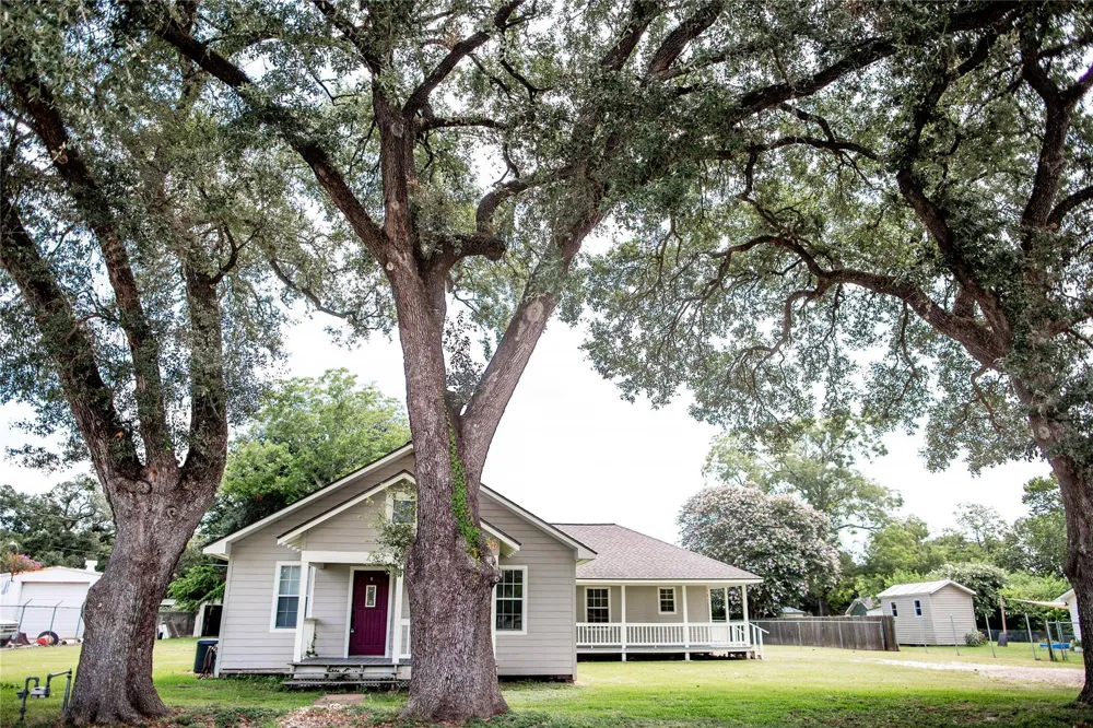 403 Leveridge East Bernard, TX 77435