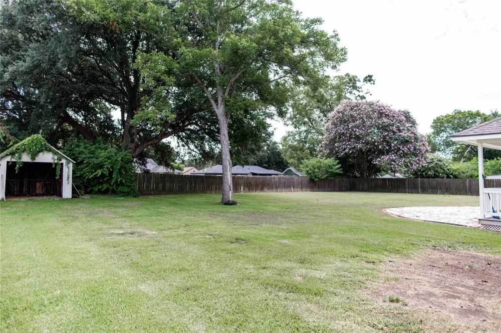 403 Leveridge East Bernard, TX 77435