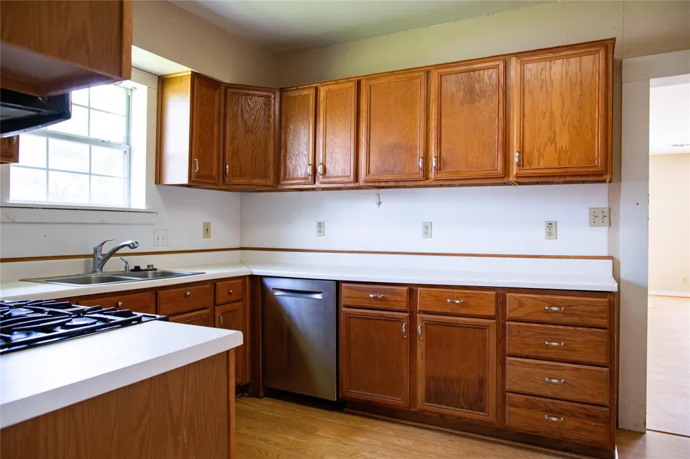 403 Leveridge East Bernard, TX 77435