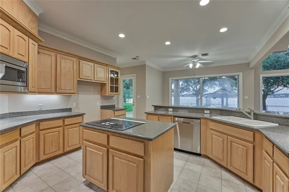 9370 Escondido Drive Willis, TX 77318