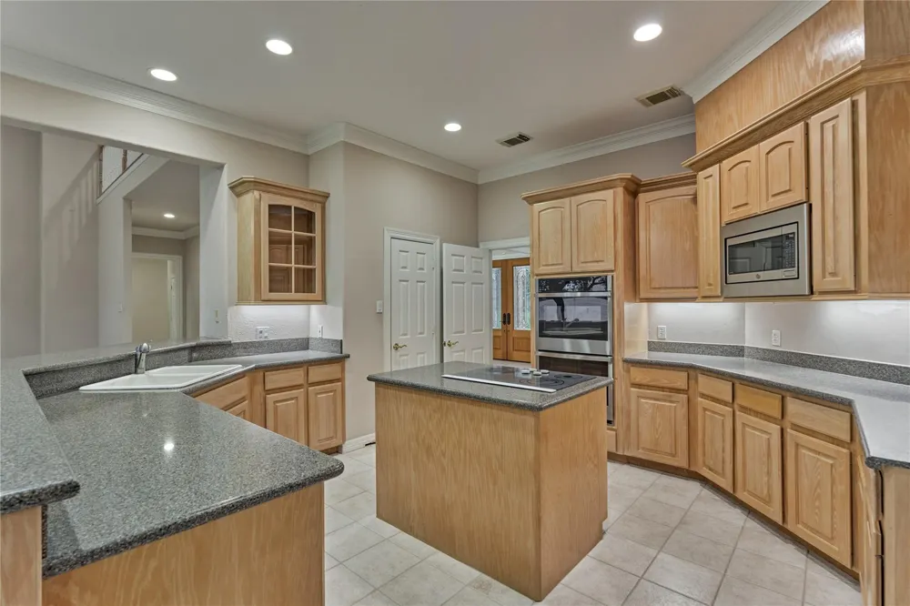 9370 Escondido Drive Willis, TX 77318